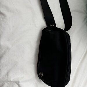 Lululemon Belt Bag- Black/Silver.